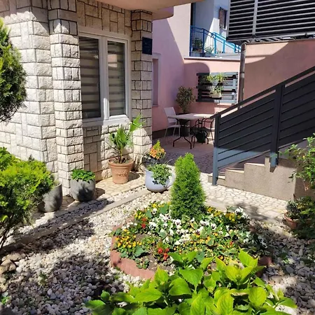 Hana Apartament *